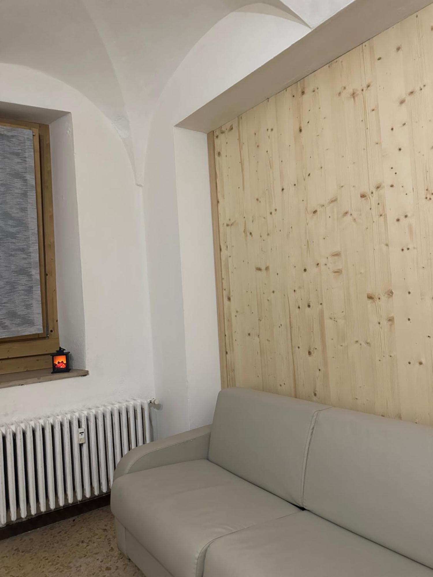 Flat In City Centre Tirano - 10 Minutes From Train Station Extérieur photo