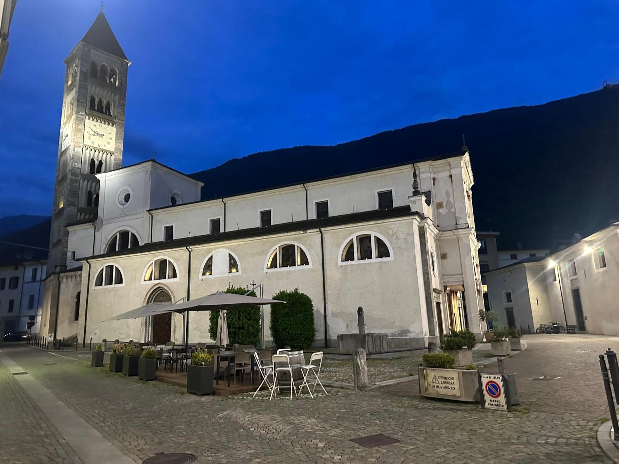 Flat In City Centre Tirano - 10 Minutes From Train Station Extérieur photo